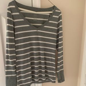 V Neck stripes long sleeve.